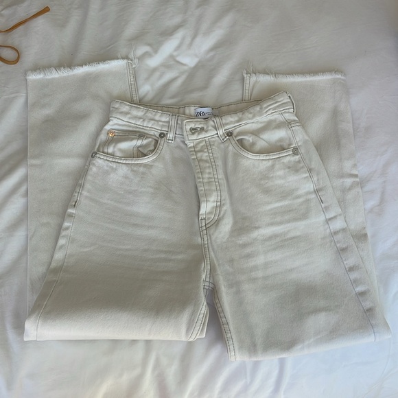 [Zara] white jeans button fly - Picture 3 of 5